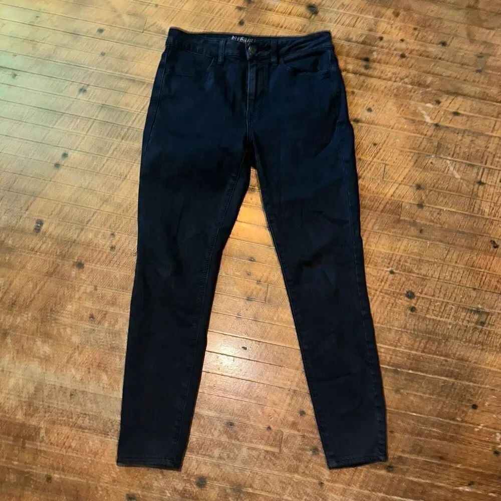 American Eagle  hi-rise black stretchy 6 short jeggings